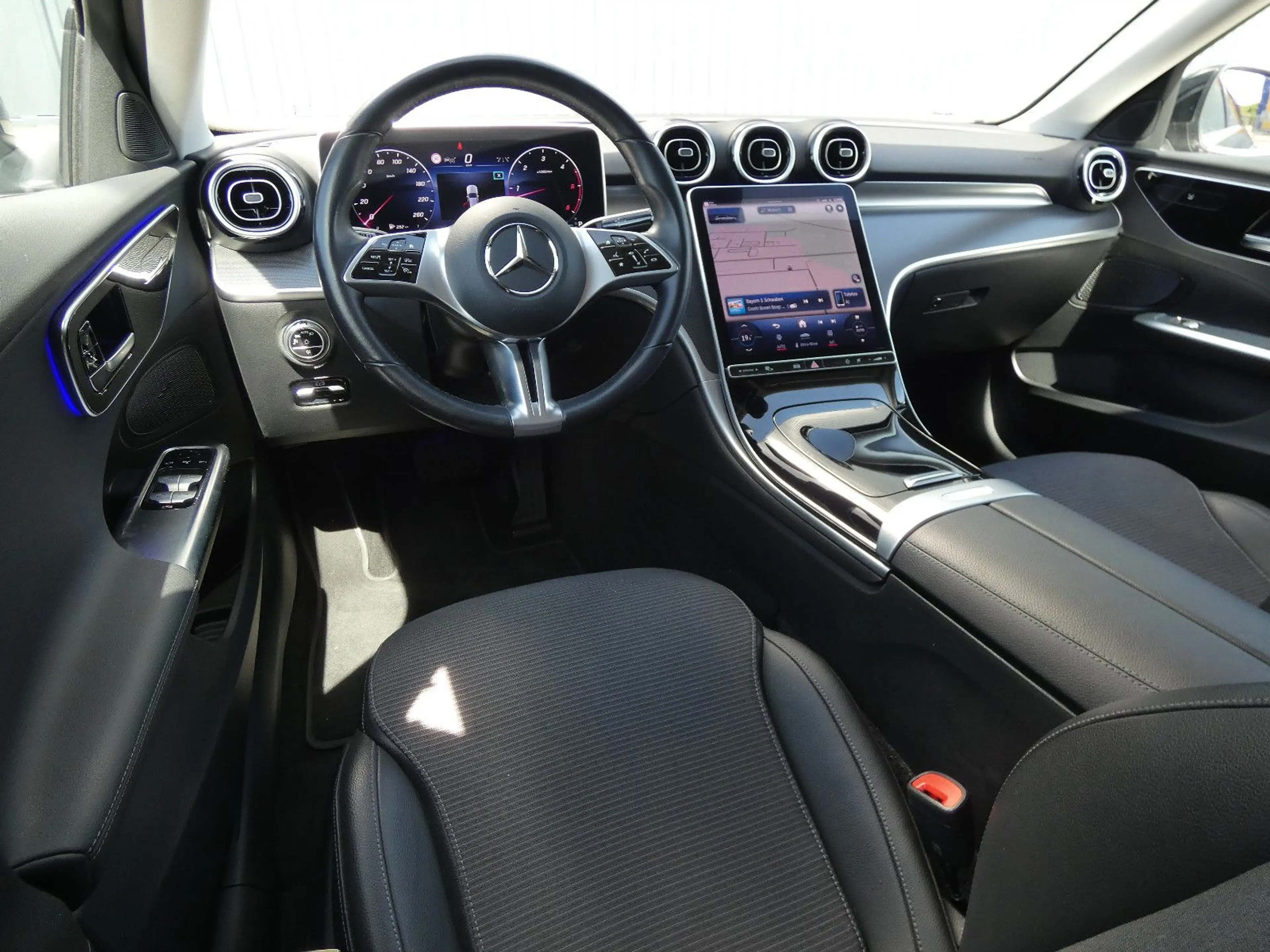 Mercedes-Benz C 200 d T Avantgarde Distronic LED Navi 1-Hand — photo 3