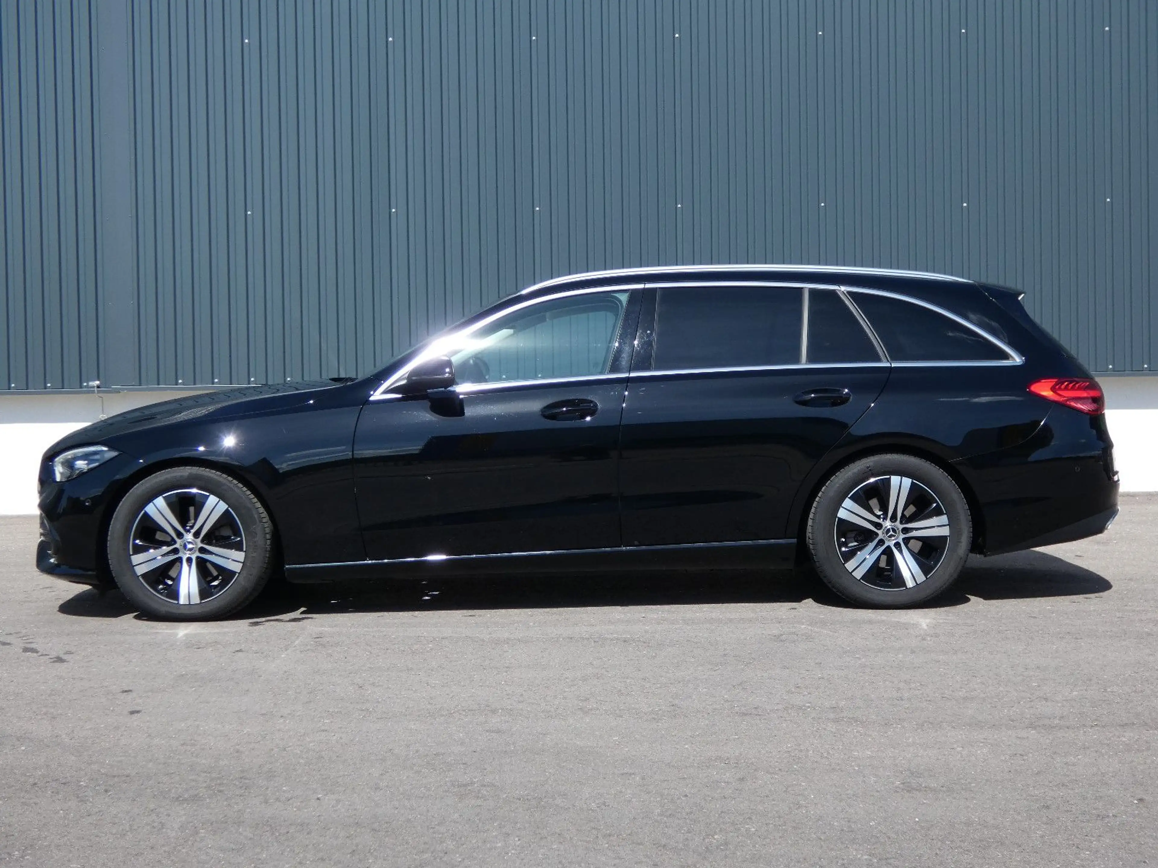 Mercedes-Benz C 200 d T Avantgarde Distronic LED Navi 1-Hand — photo 23