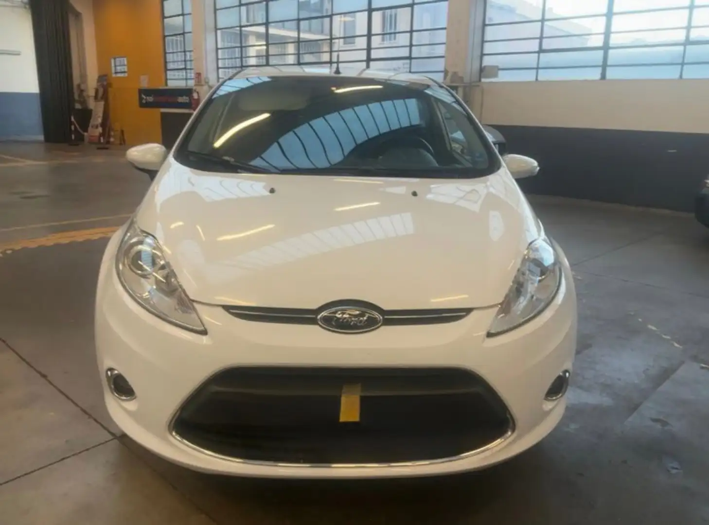 Ford Fiesta Fiesta VI 2008 5p 1.4 16v Titanium c/esp Gpl E5 Blanc - 1