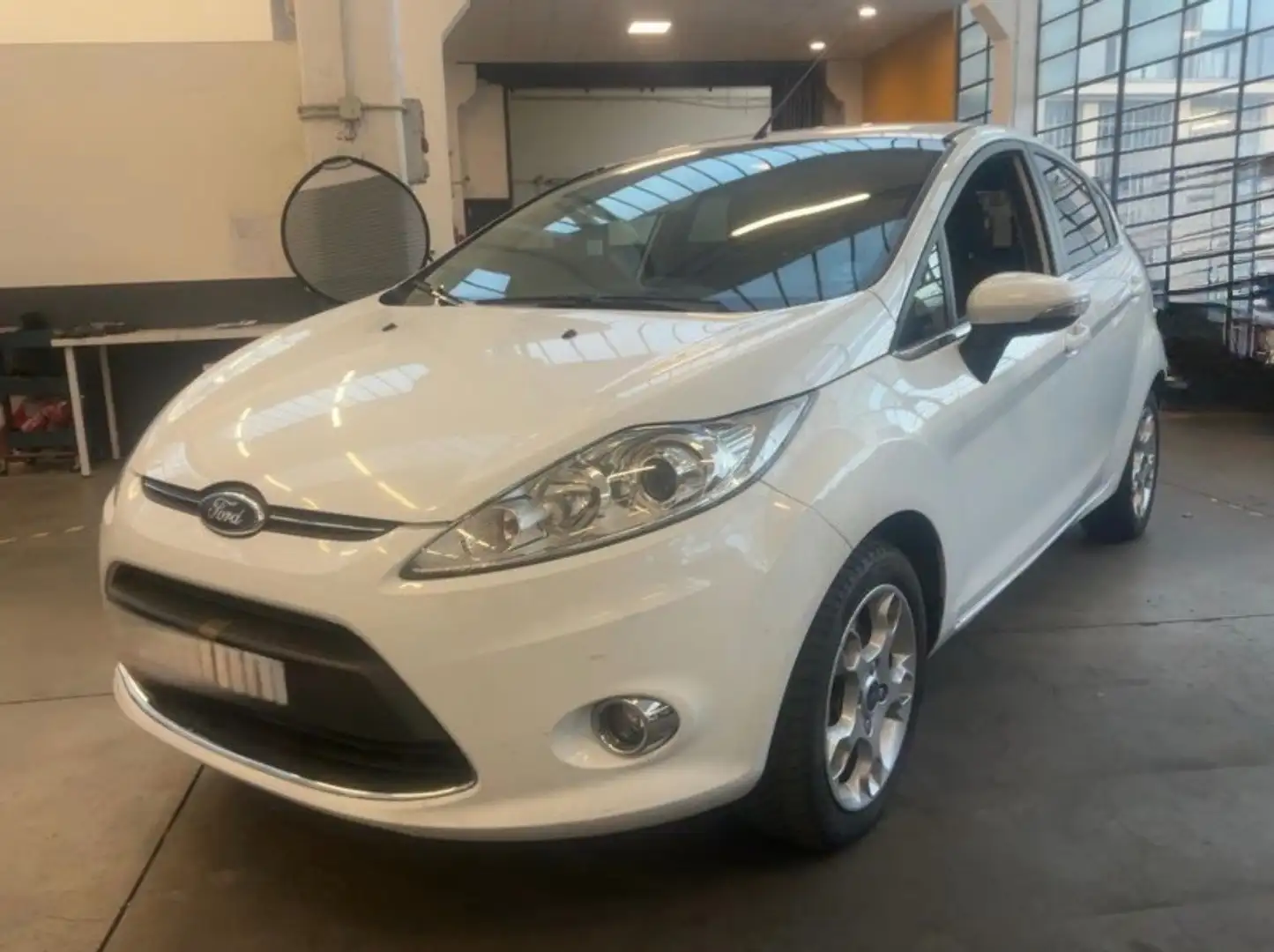 Ford Fiesta Fiesta VI 2008 5p 1.4 16v Titanium c/esp Gpl E5 Blanc - 2