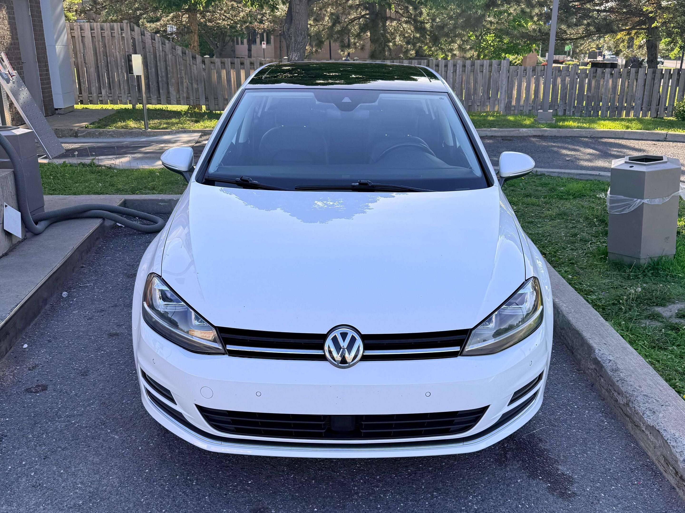 2017 Volkswagen Golf Highline alt 2