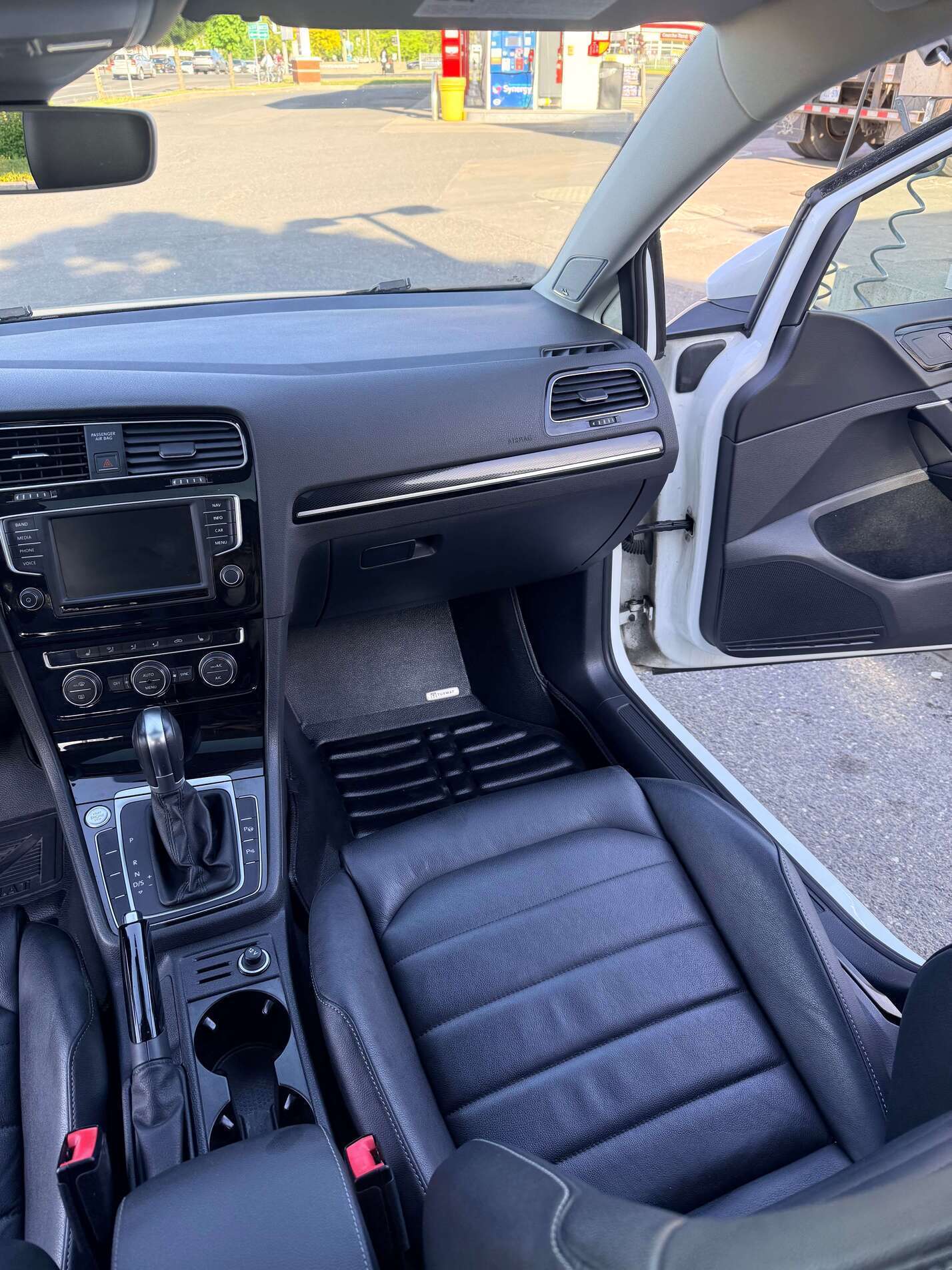 2017 Volkswagen Golf Highline thumb 7