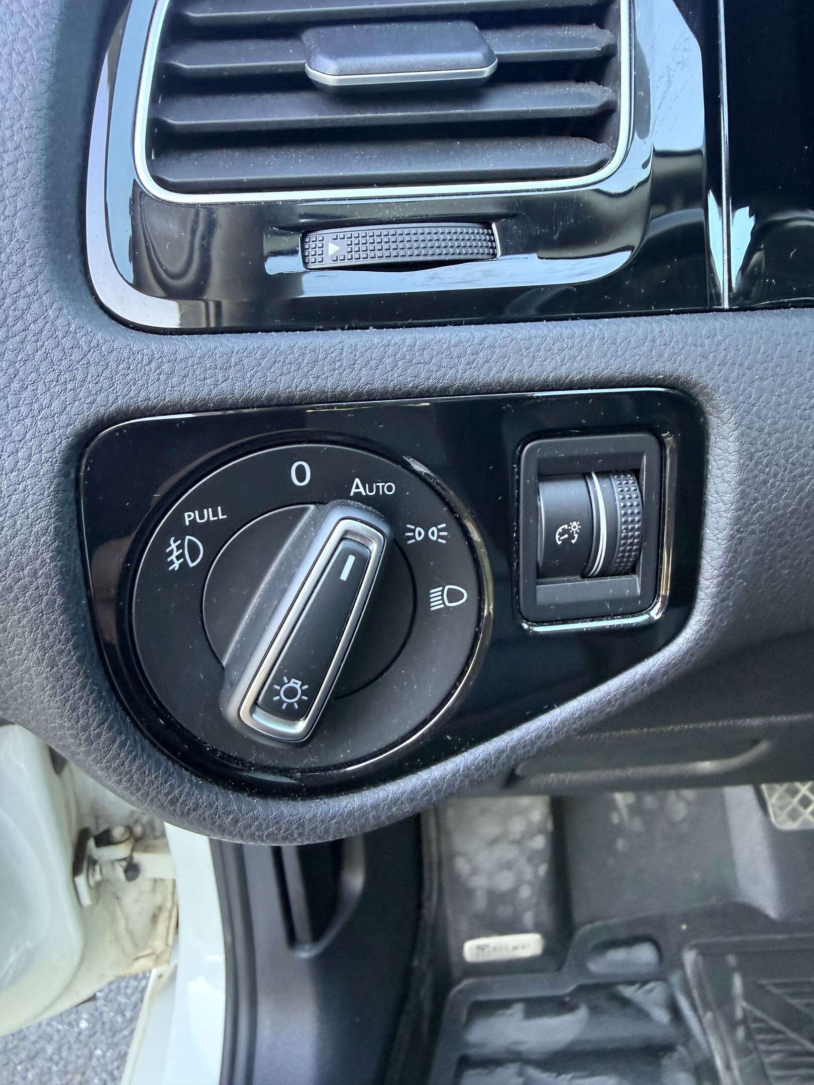 2017 Volkswagen Golf Highline thumb 21