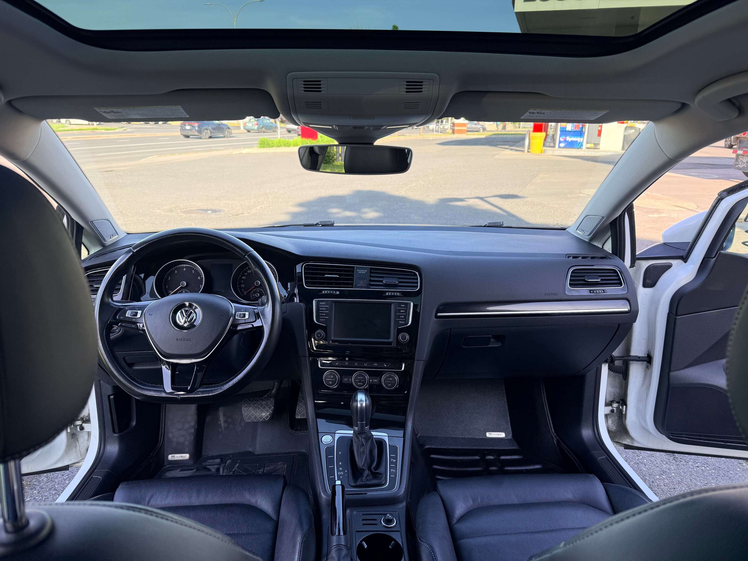 2017 Volkswagen Golf Highline thumb 9