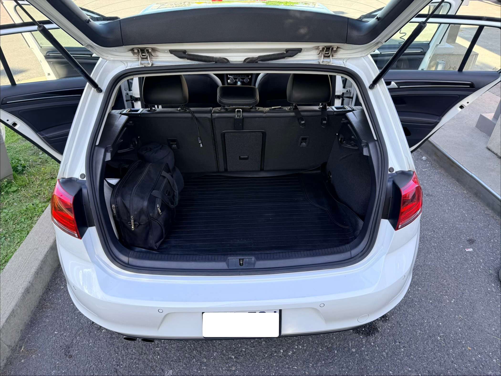 2017 Volkswagen Golf Highline thumb 17