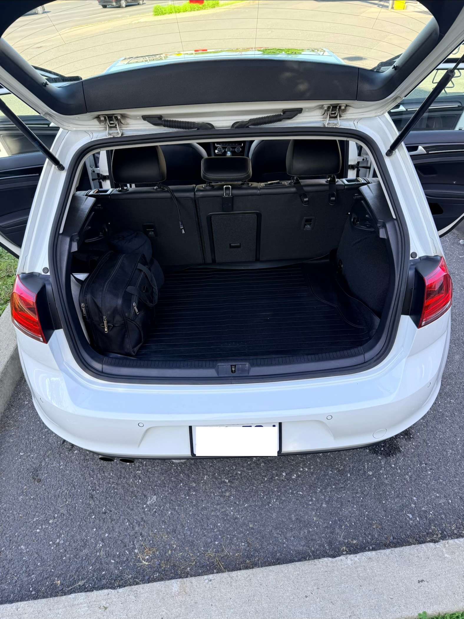 2017 Volkswagen Golf Highline thumb 18