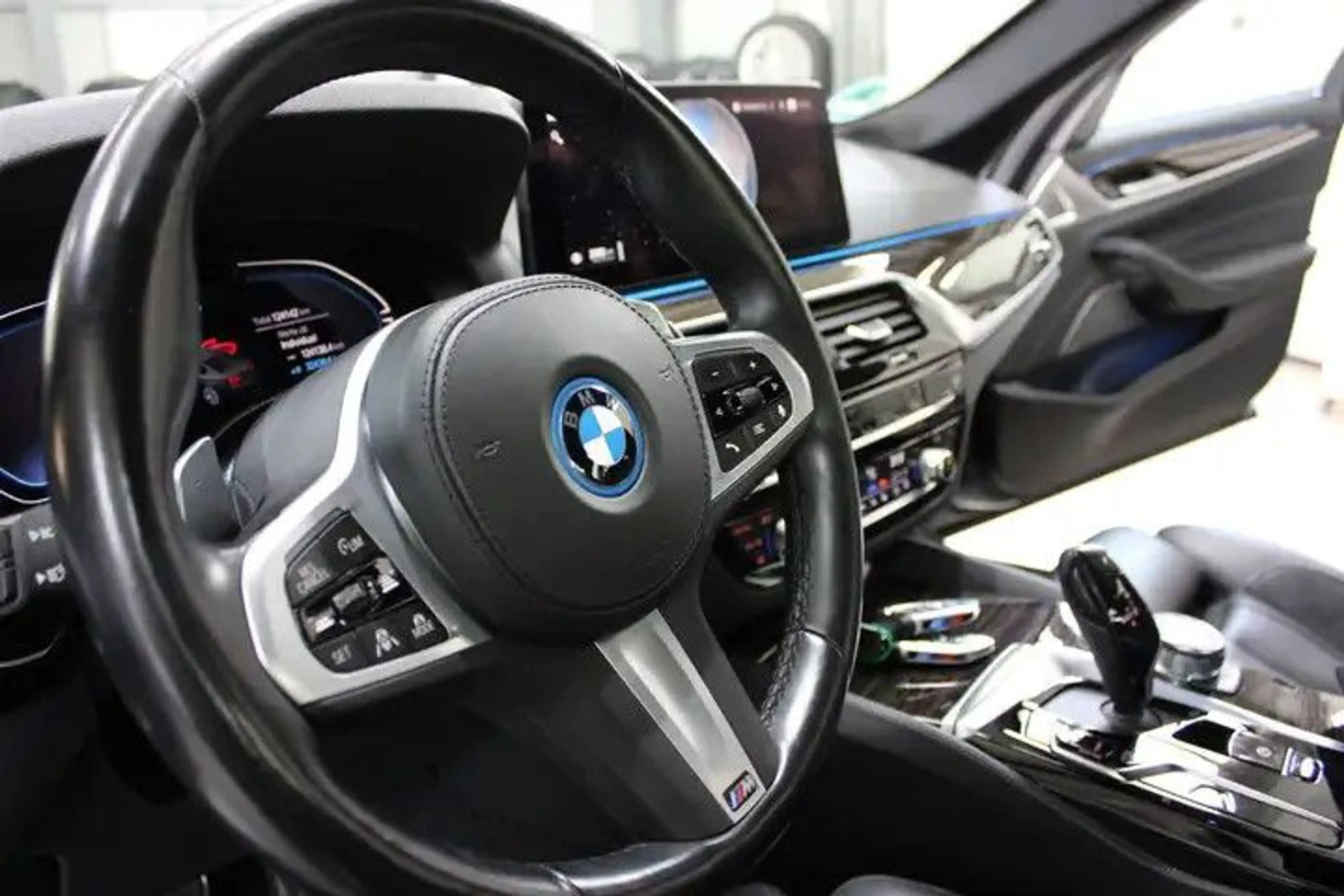 BMW 545 e xDrive,HUD,M-Sport Pro,H&K,Laser,Belüftung — photo 12