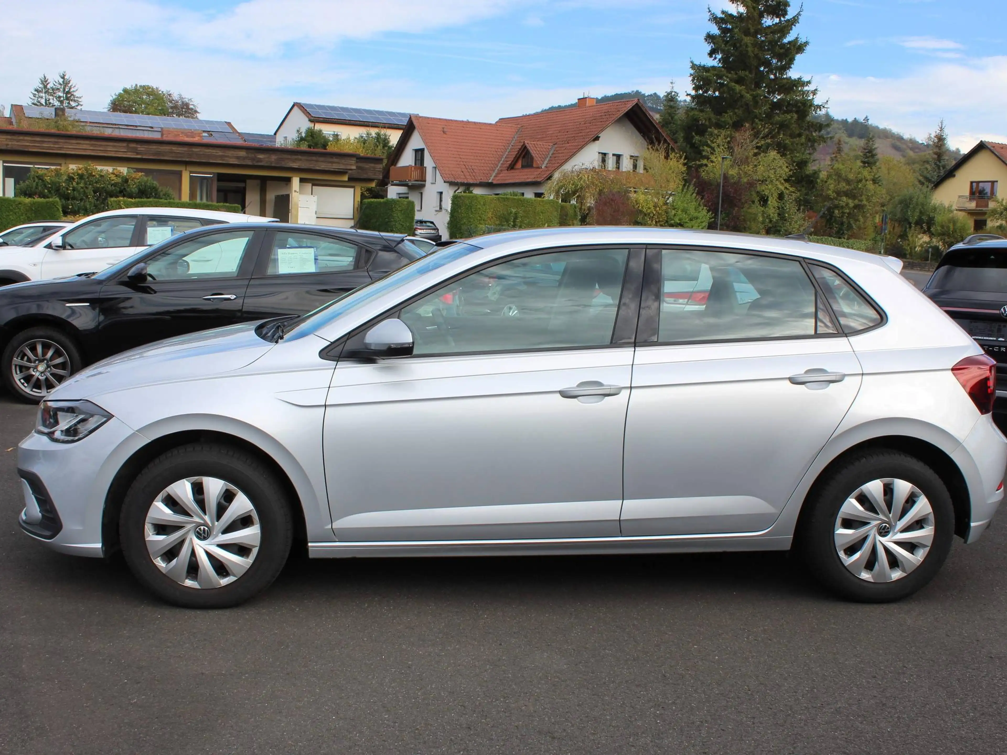 Volkswagen Polo Life, 1. Hand, HU+AU NEU, 77200 km, DAB-Radio, USBc, 3x Isofix, Navi mit Verkehrszeichenerkennung — photo 2