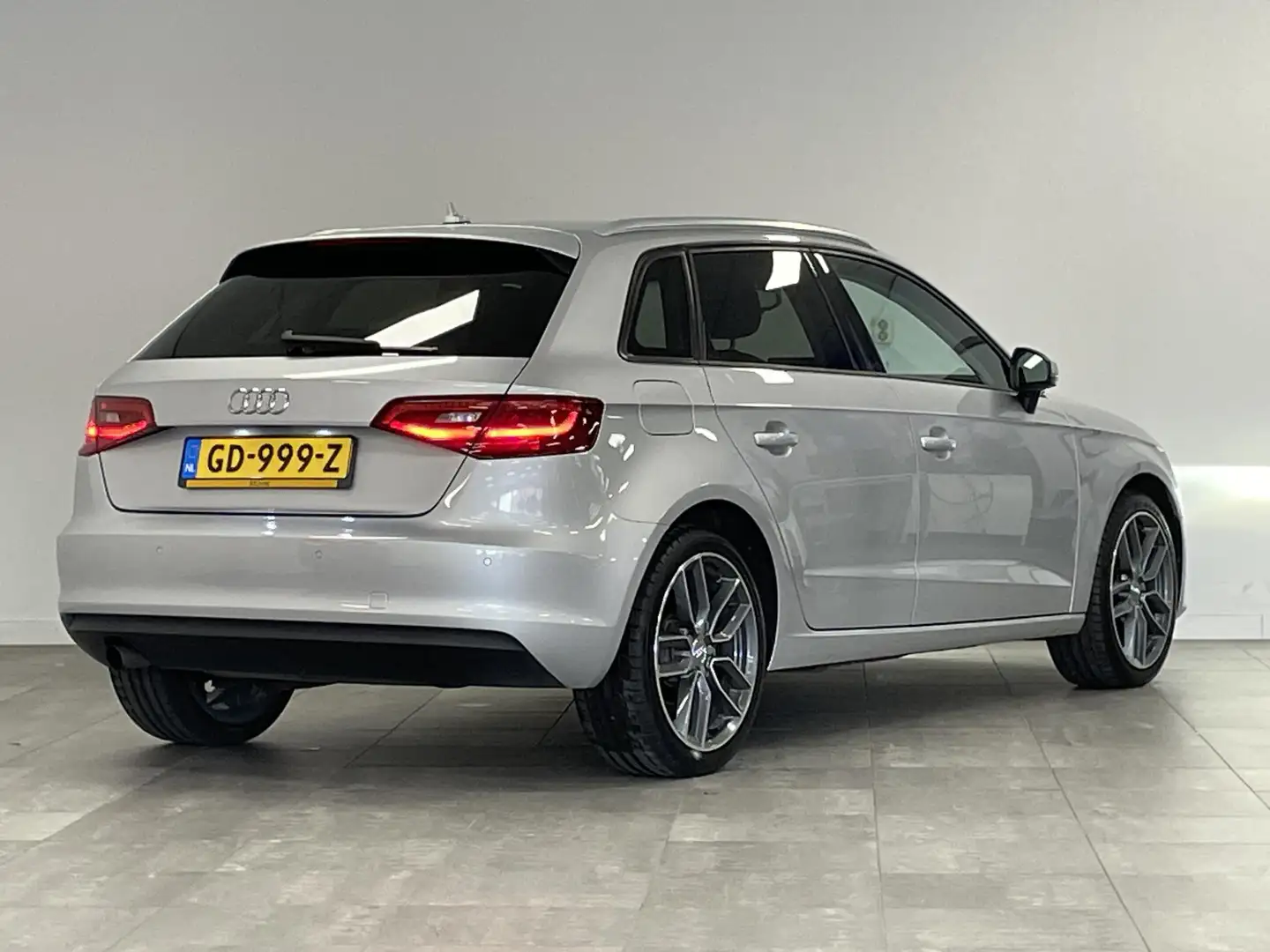 Audi A3 Sportback 1.2 TFSI Ambiente Pro Line plus | LEDER Gris - 2