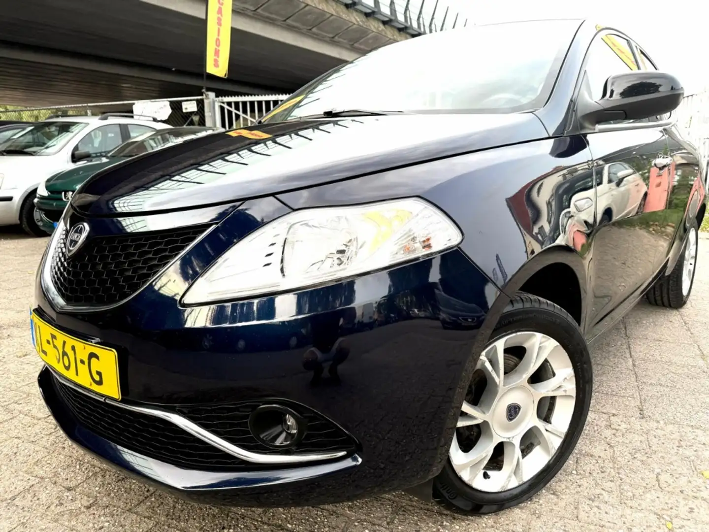 Lancia Ypsilon AUTOMAAT 0.9 TA Opening Ed. Albastru - 2