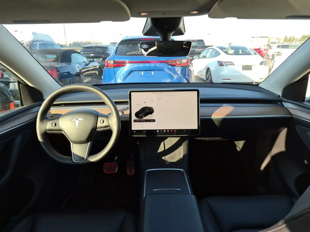 Tesla Model Y снимка Tesla Model Y
