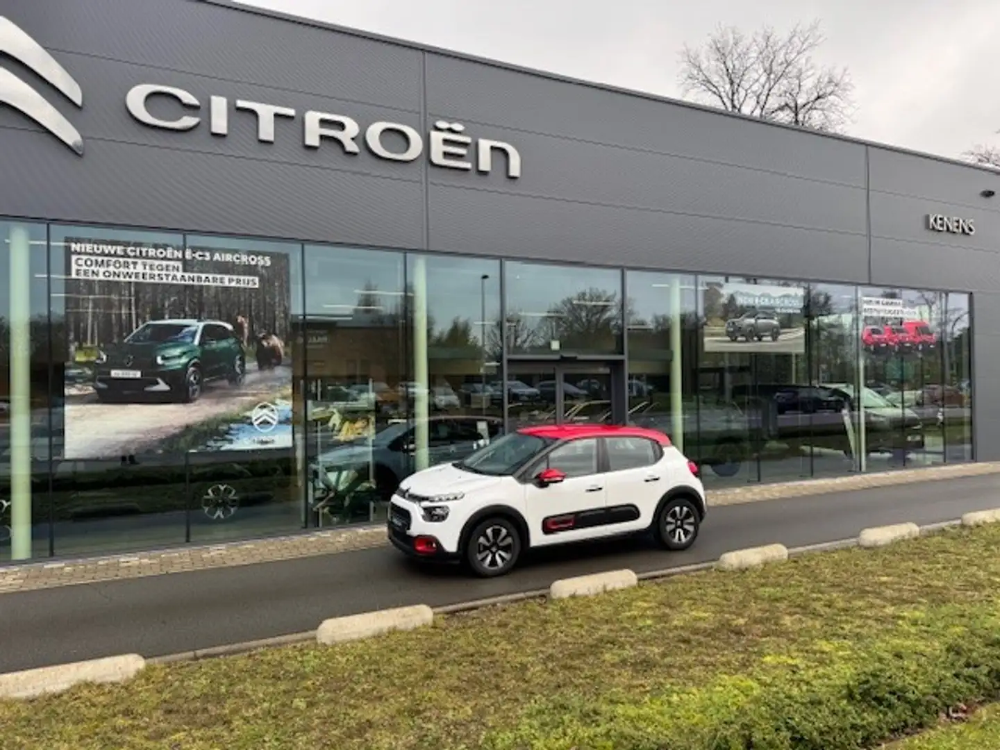 Citroen C3 C3 1.2i PureTech Shine Blanc - 1