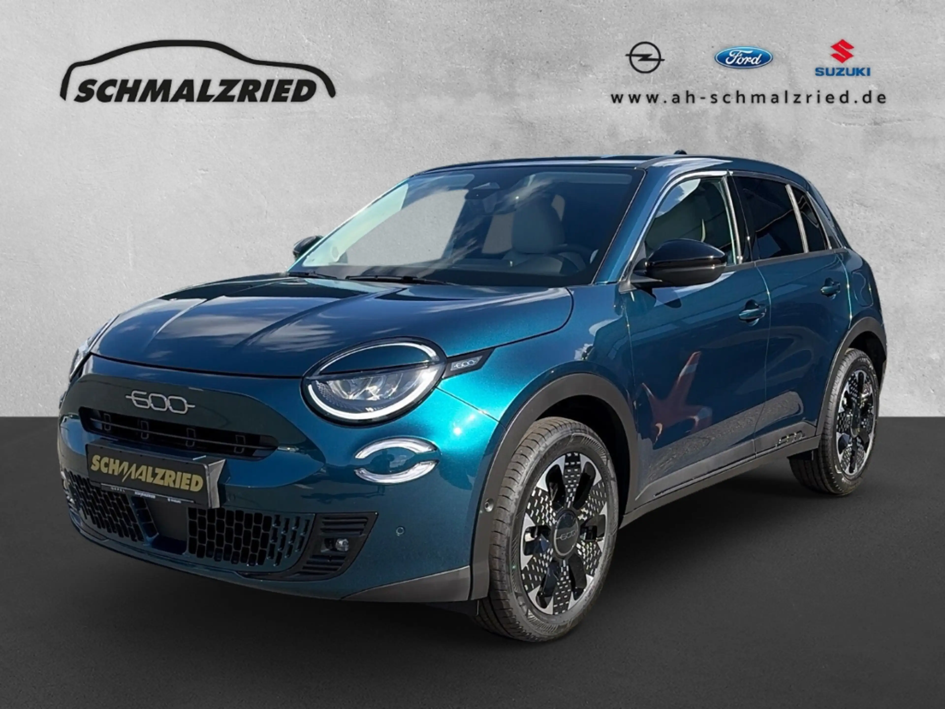 Fiat 600 Hybrid La Prima Navi Soundsystem 360 Kamera Massag