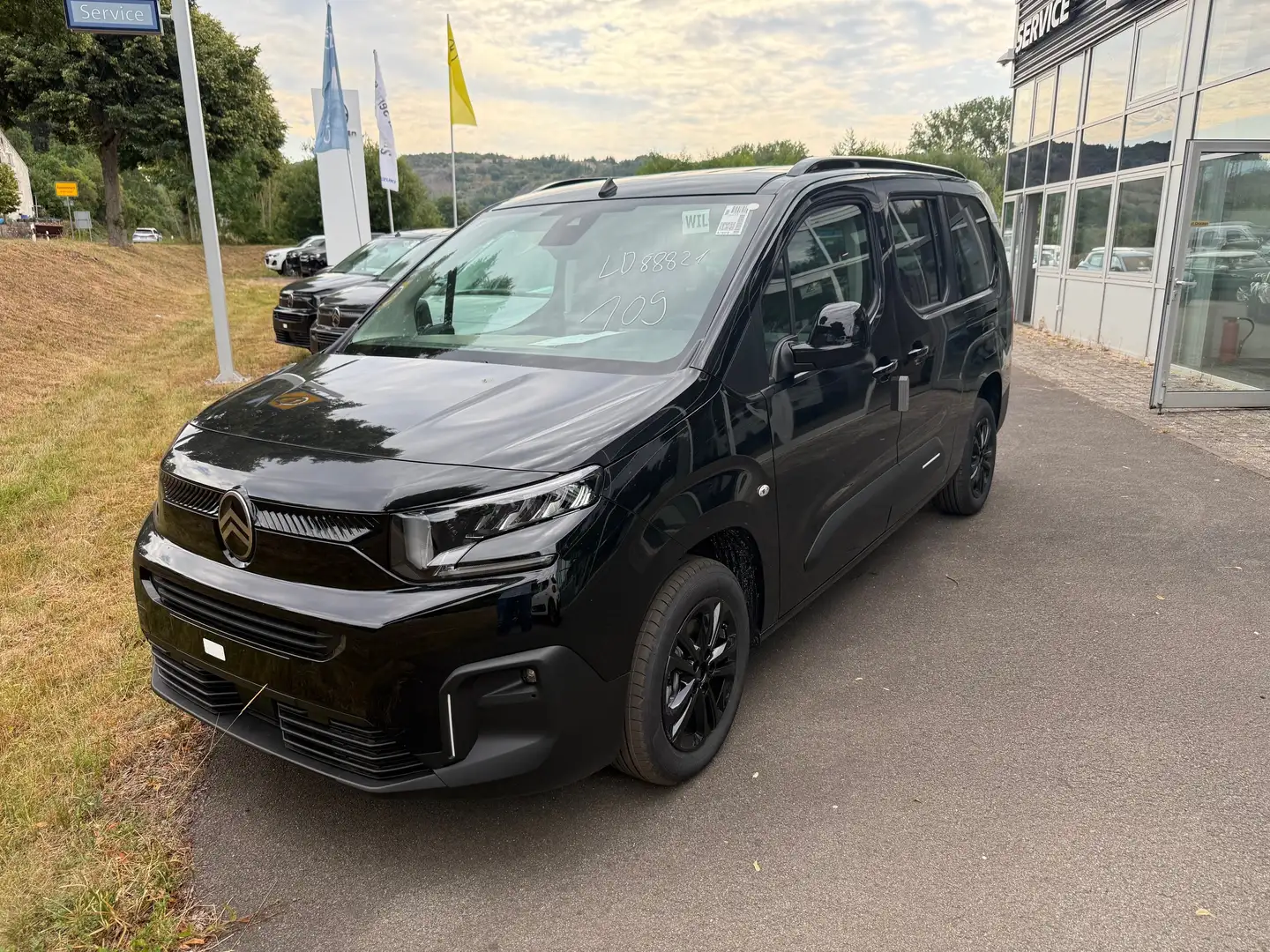Citroen Berlingo XL BlueHDi 130 EAT8 MAX Noir - 1
