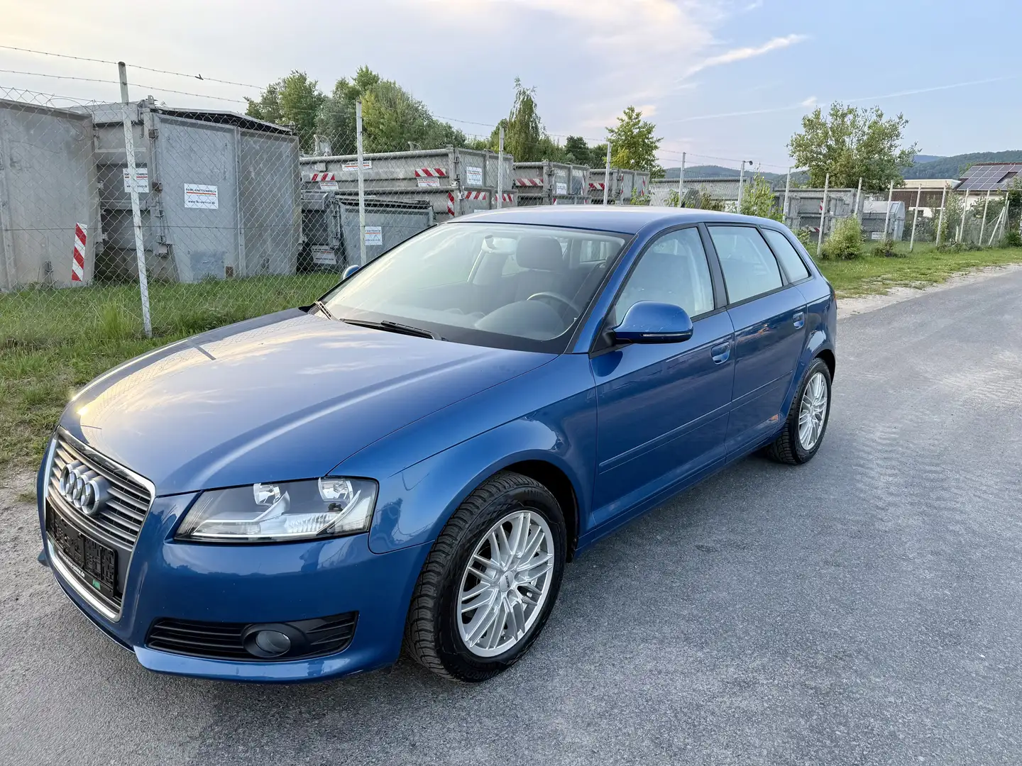 Audi A3 1.6 TDI Sportback DPF Attraction Blau - 2