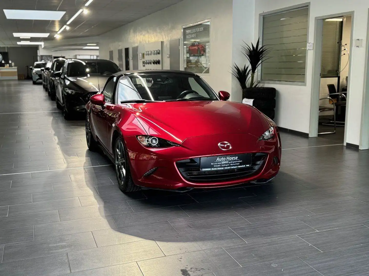 Mazda MX-5 2.0 184PS Roadster Sports-Line Navi Apple c Rot - 1