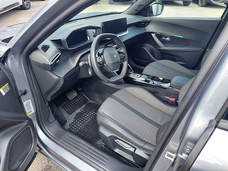 Peugeot 2008 PureTech 130 S&S Allure Pack EAT8 — photo 11