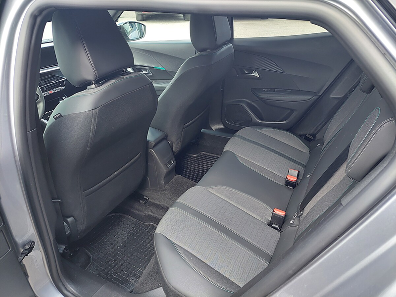 Peugeot 2008 PureTech 130 S&S Allure Pack EAT8 — photo 8