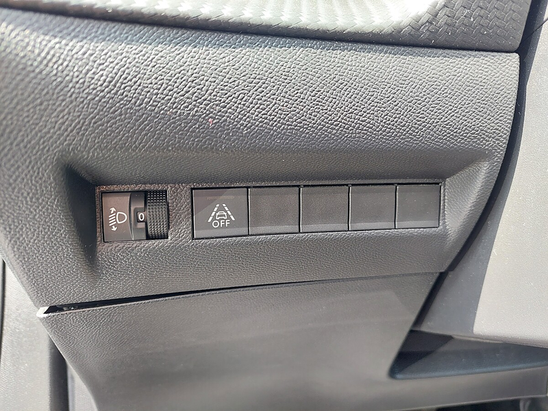 Peugeot 2008 PureTech 130 S&S Allure Pack EAT8 — photo 13