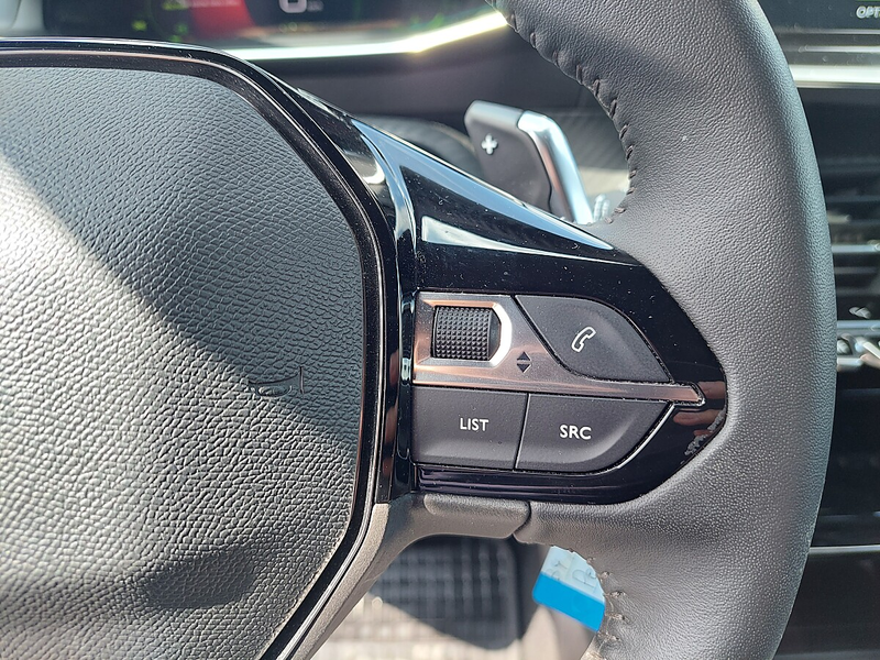 Peugeot 2008 PureTech 130 S&S Allure Pack EAT8 — photo 15