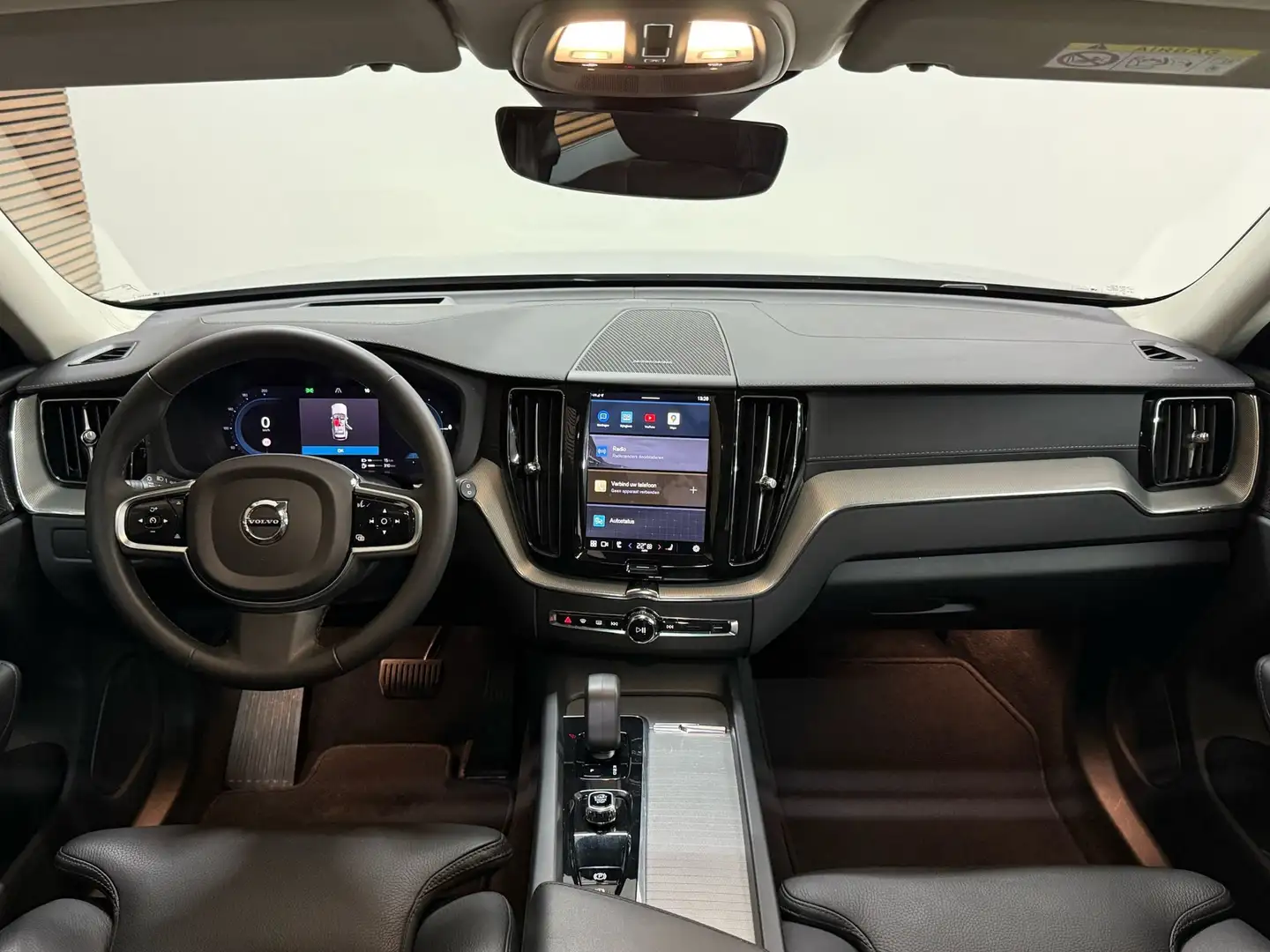 Volvo XC60 2.0 T8 Plug-in hybrid AWD Ultimate Dark | Pano | L Zilver - 2