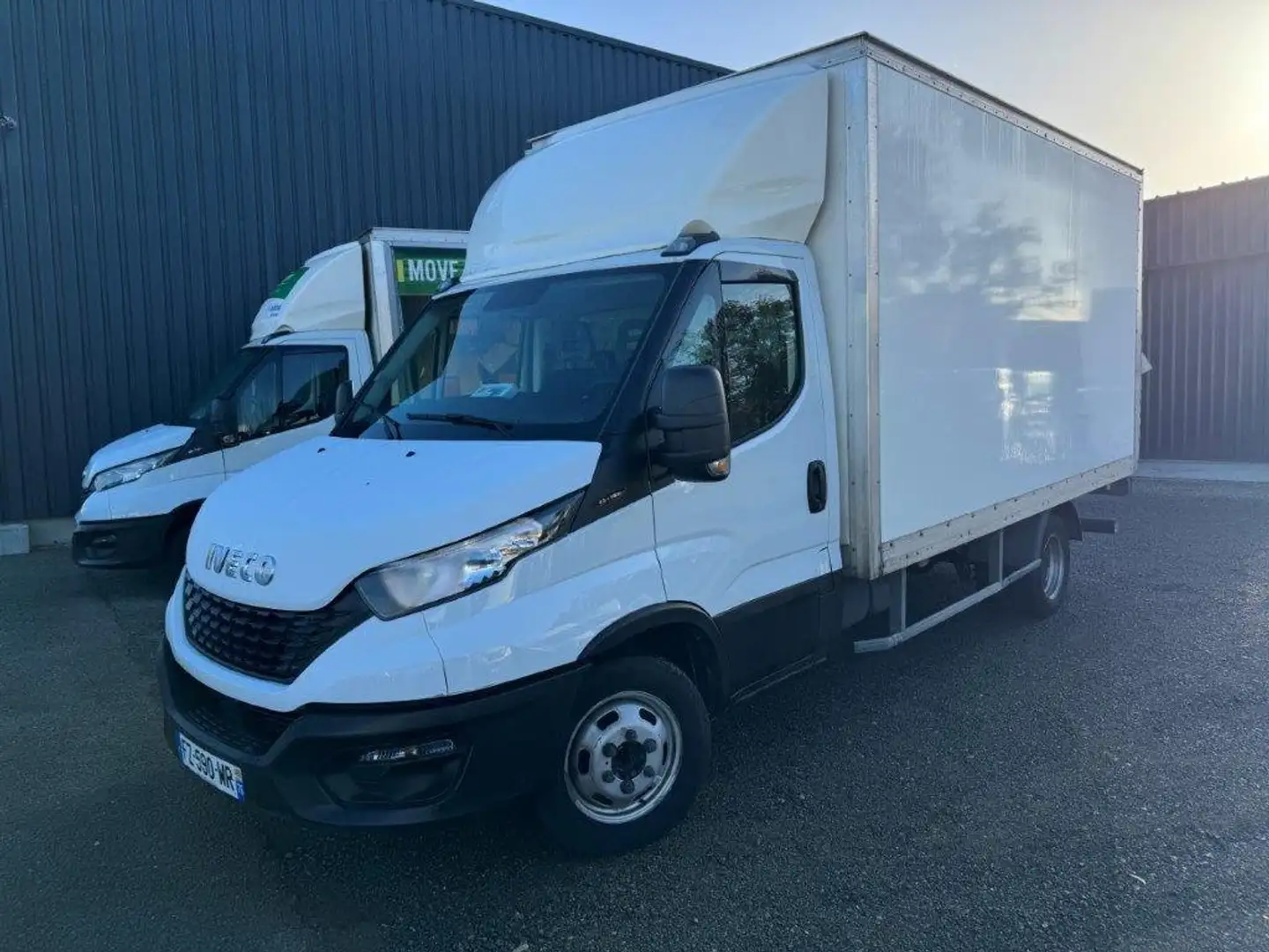 Iveco Daily CHASSIS 20m3 hayon roue jumelée 2.3 160 cv BVM6 Blanc - 1