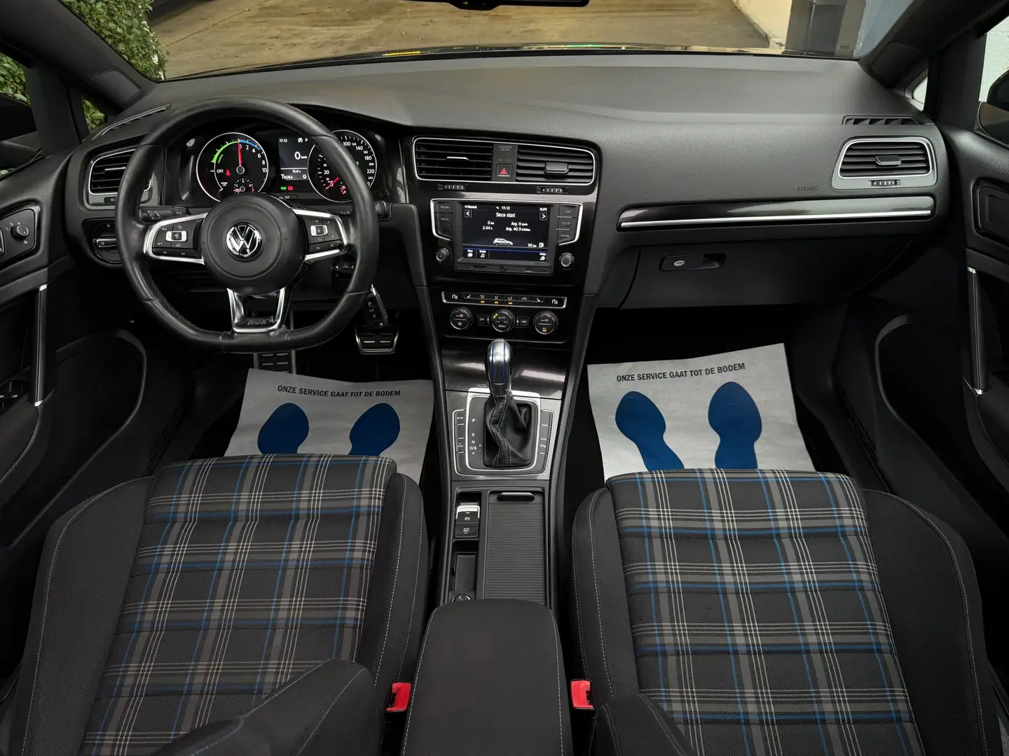 Volkswagen Golf GTE 1.4 TSI - PANORAMA - PARKEERCAMERA - TREKHAAK - AD Zwart - 2