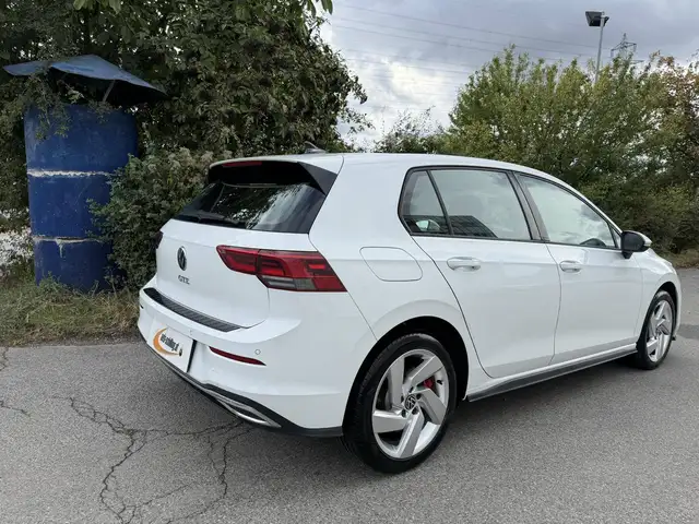 Volkswagen Golf view 3