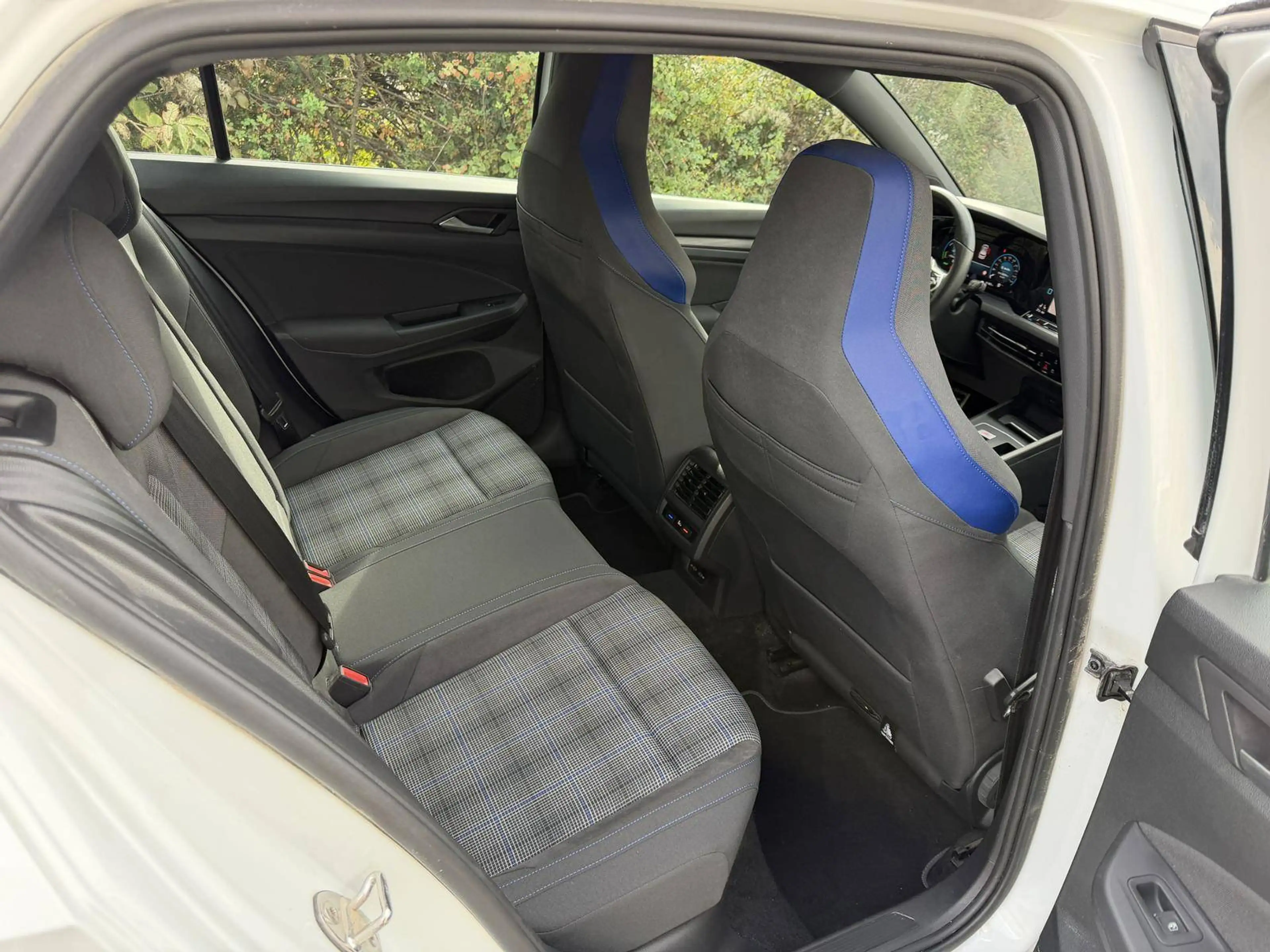 Volkswagen Golf GTE GTE eHybrid LED Navigation PDC LKRDHZG SHZG — photo 10