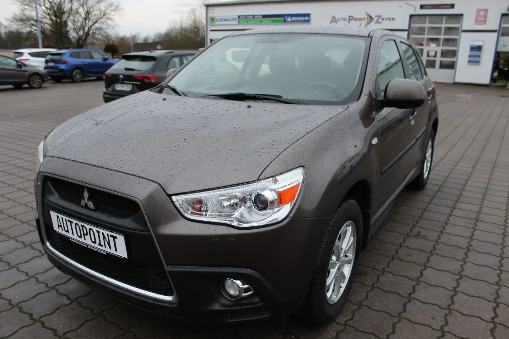 Mitsubishi ASX Invite 4WD Braun - 1
