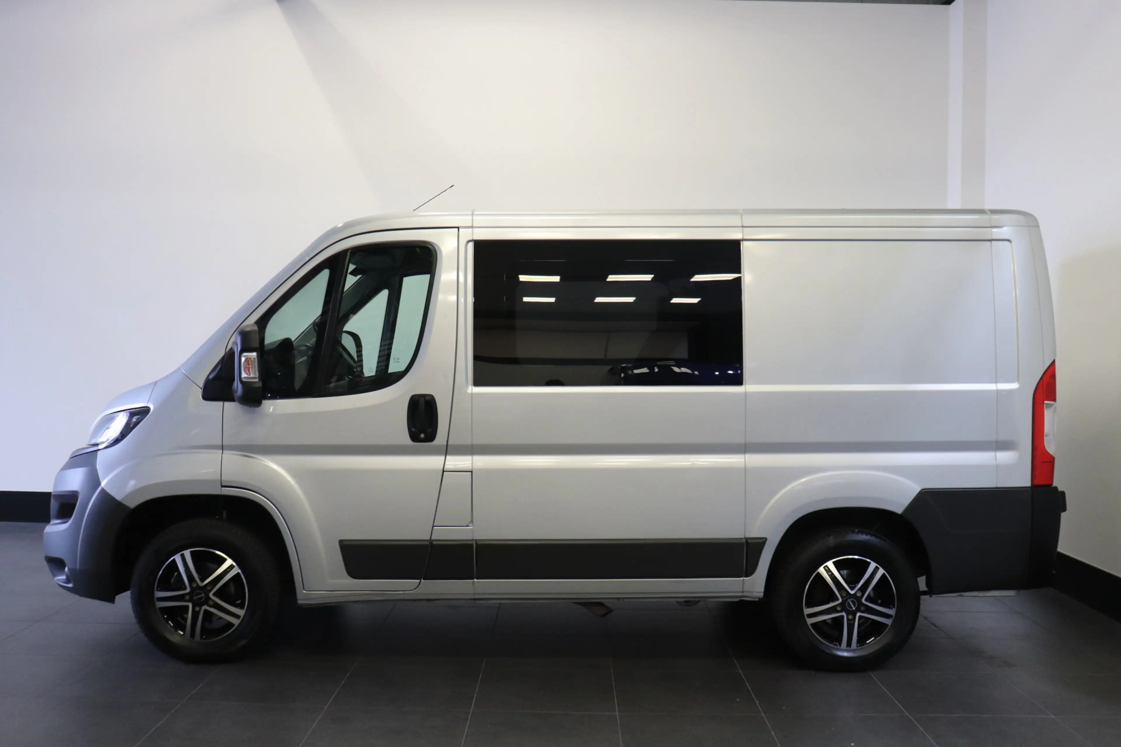 Peugeot Boxer 330 2.2 HDI Dubbel Cabine - Airco - Cruise - Trekh — photo 6