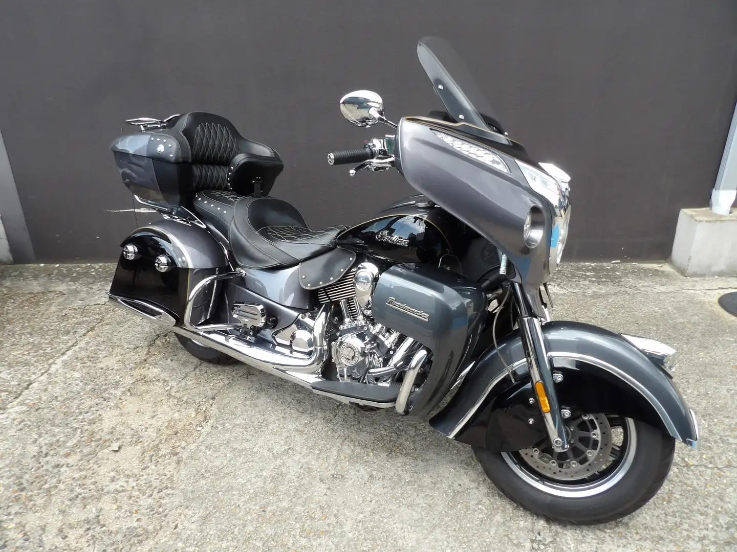 Indian Roadmaster Gris - 1