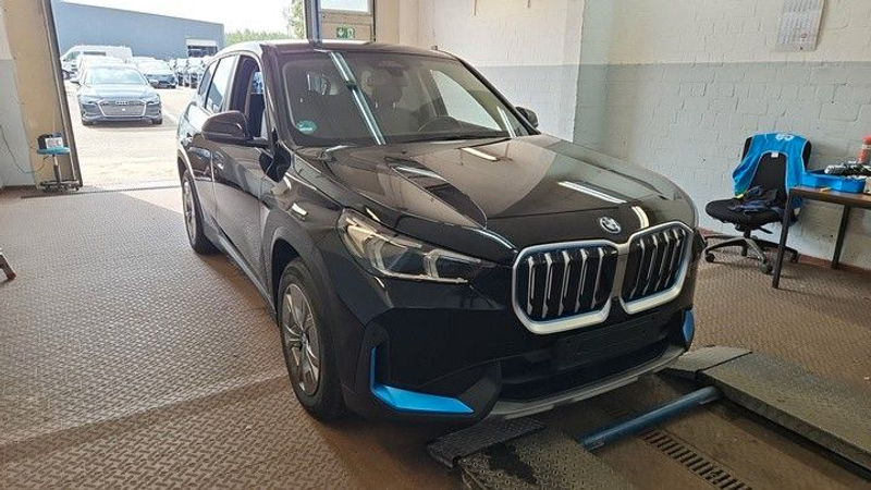 BMW iX1 30 xDrive INNO*PREMIUM*AHK*WIDE*HEADUP*HIFI — photo 2