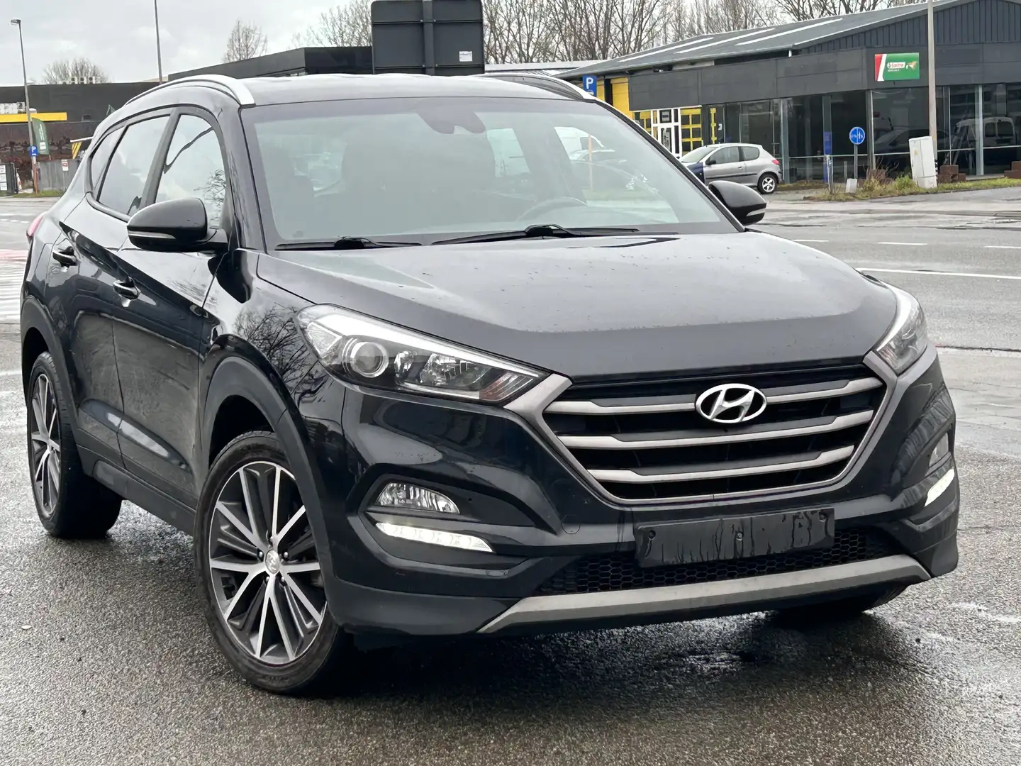 Hyundai TUCSON 1.7CRDI BD Go DT 4x2 141 Zwart - 2