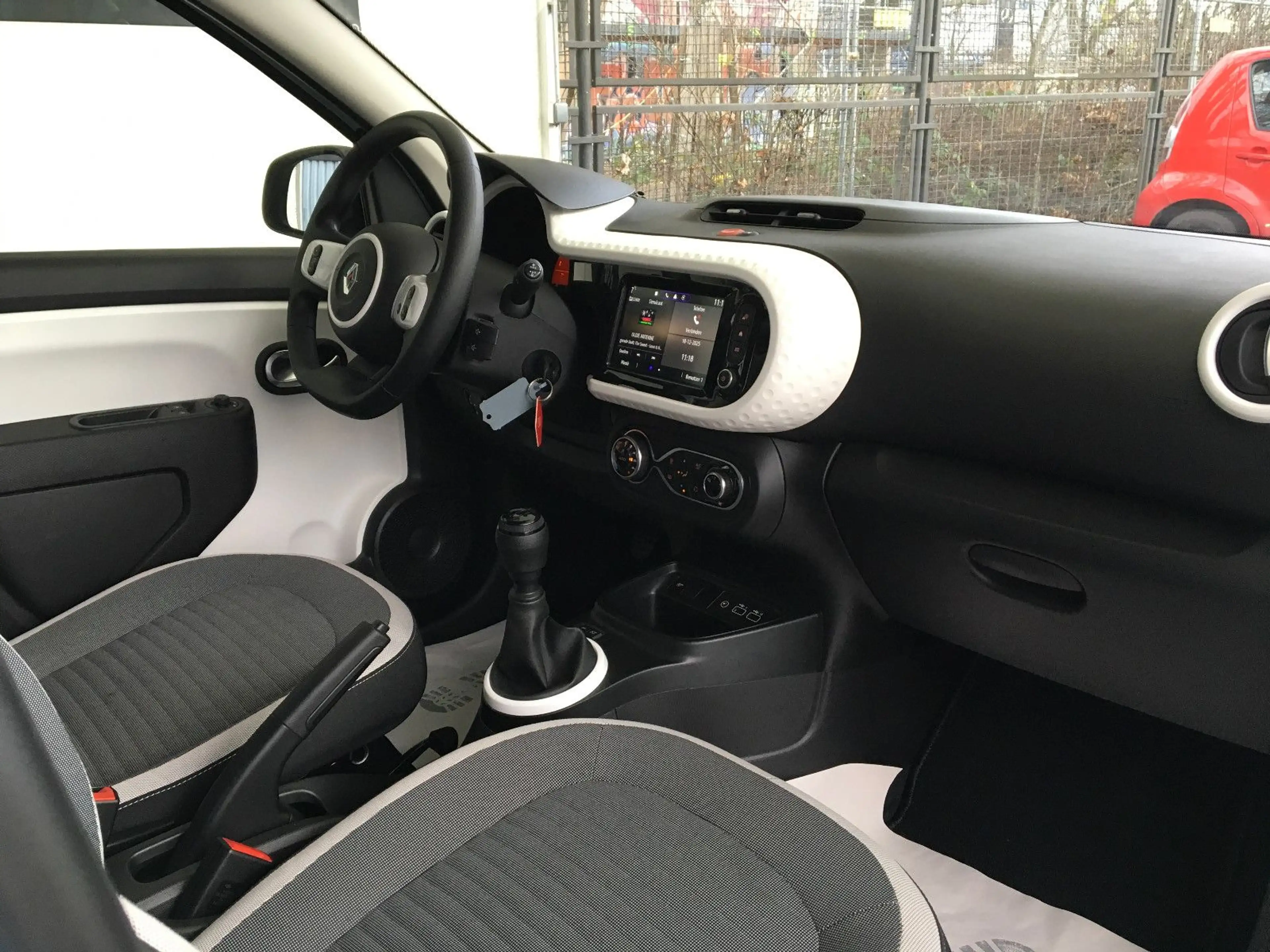 Renault Twingo 1.0 Equilibre/1.H/3TKM/Klimatr/Temp/DAB — photo 10