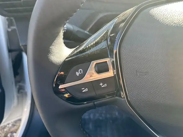 Peugeot 208 view 13