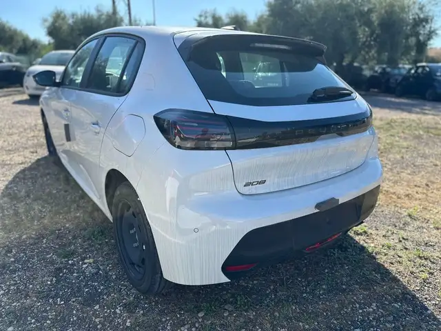 Peugeot 208 view 8