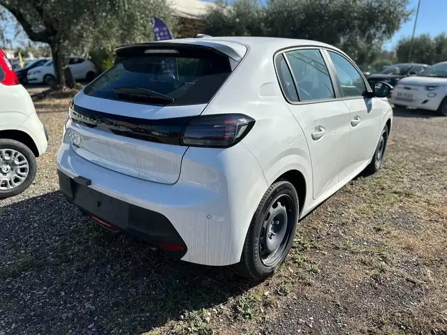 Peugeot 208 view 4