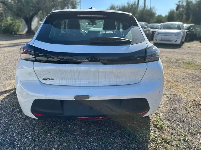 Peugeot 208 view 6