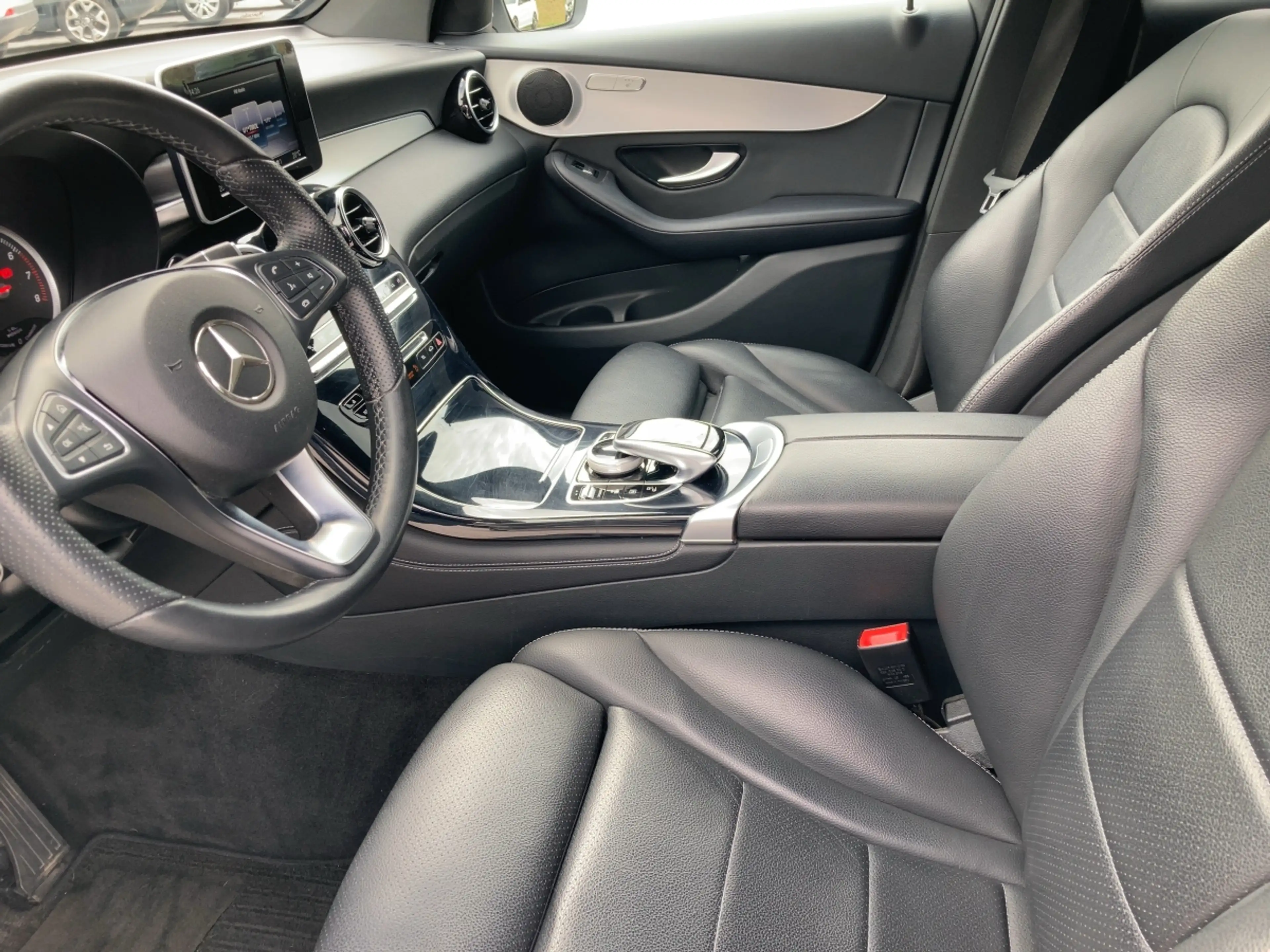 Mercedes-Benz GLC 350 e 4MATIC RKam PTS Shz Ambi LED Klima — photo 7