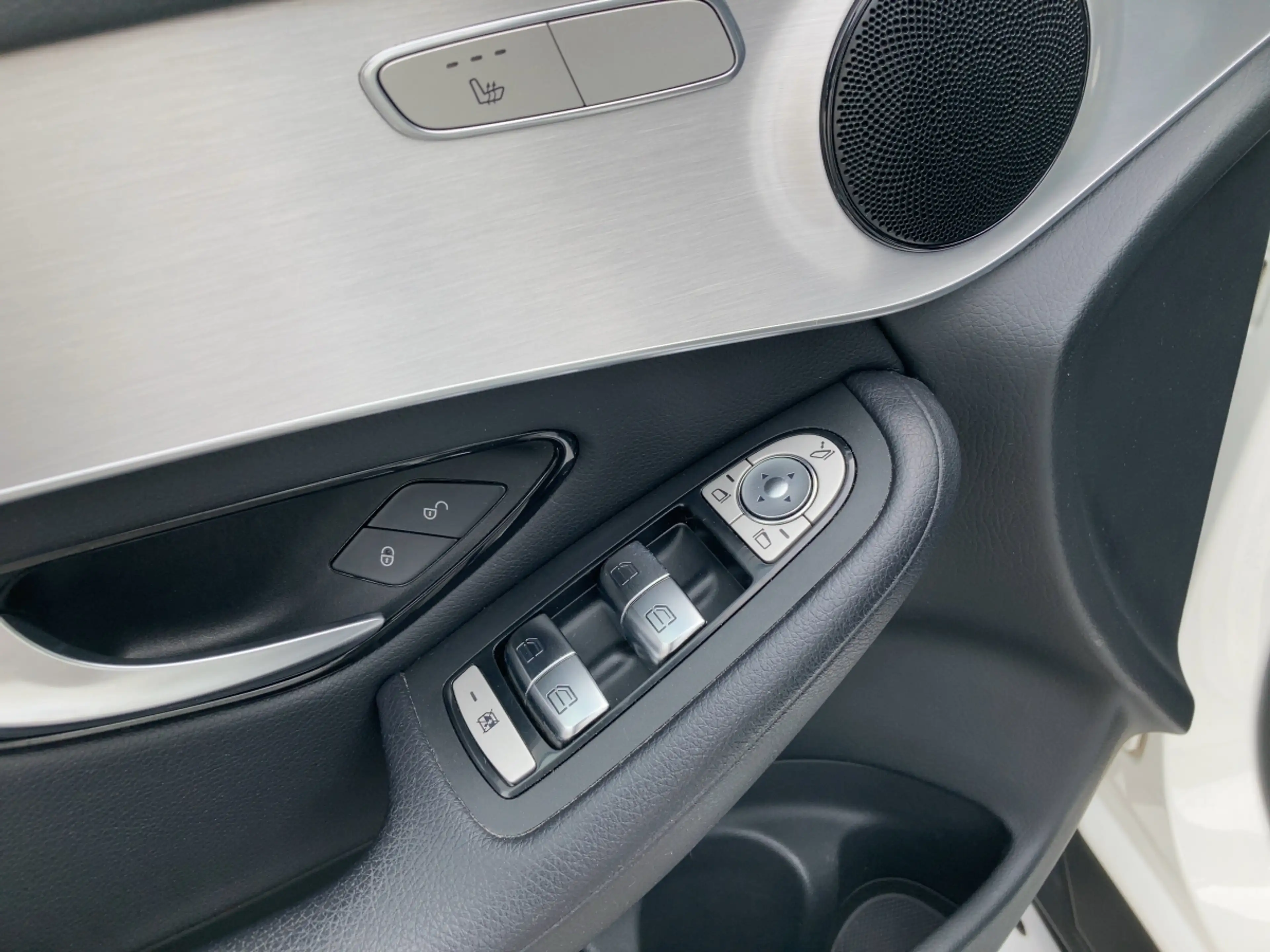 Mercedes-Benz GLC 350 e 4MATIC RKam PTS Shz Ambi LED Klima — photo 13