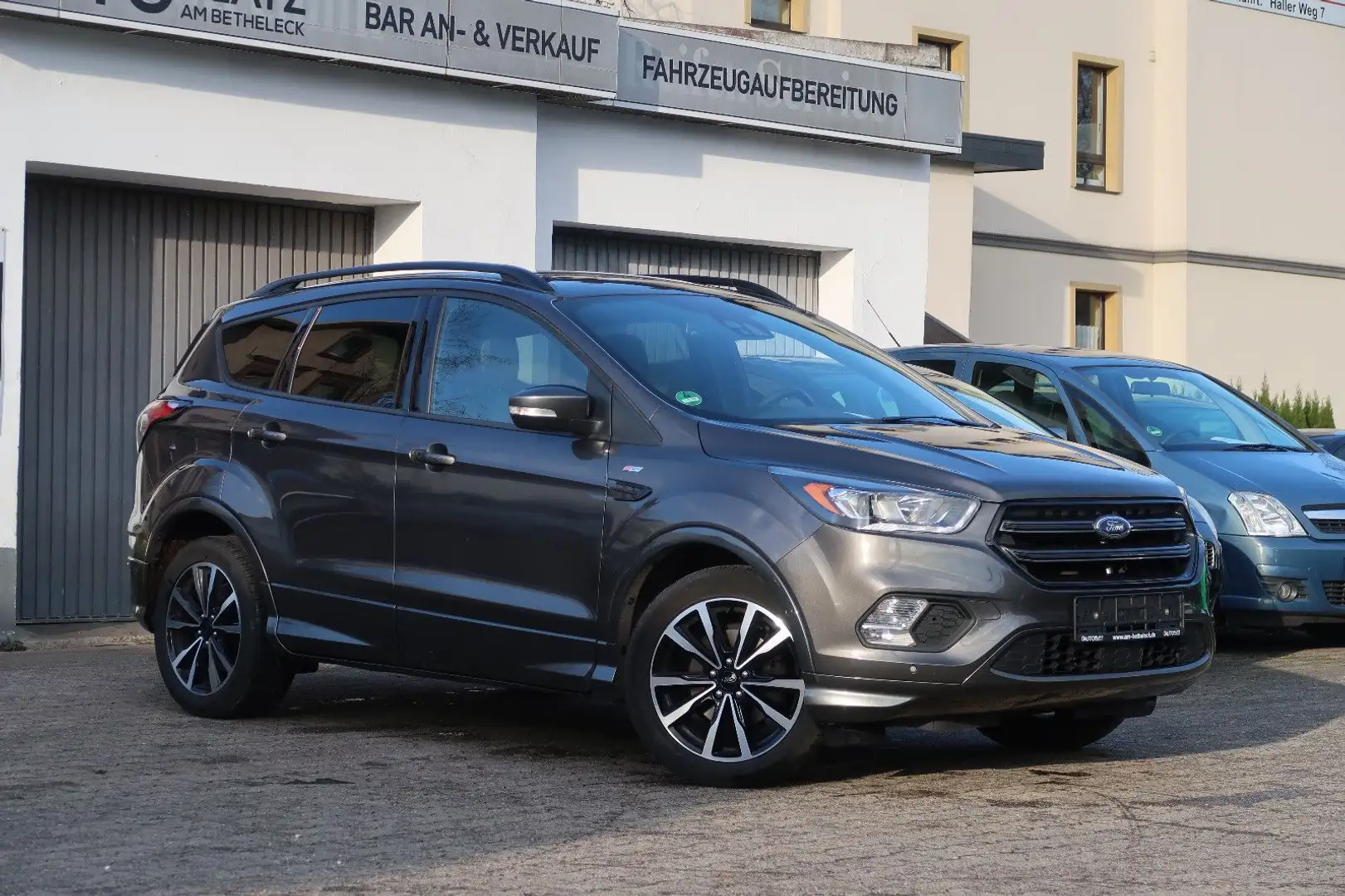 Ford Kuga ST-Line 150PS *PANORAMA *ALCANTARA *KAMERA Grau - 1