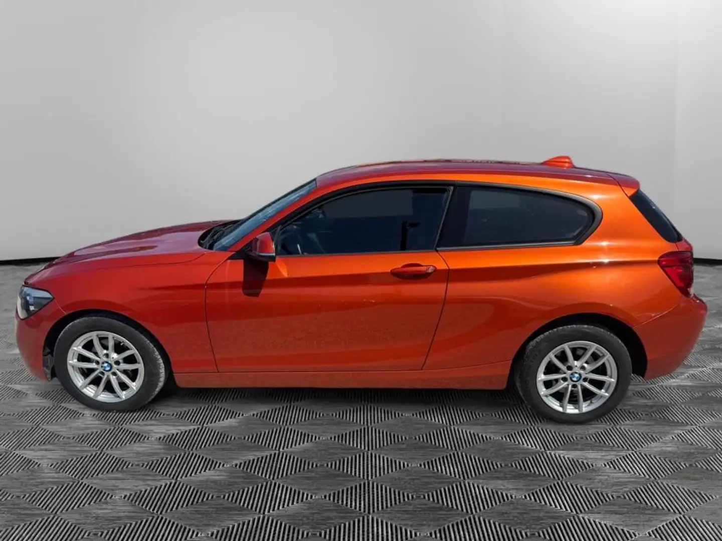 BMW 116 116i  BERLINE F21 Lounge Orange - 2