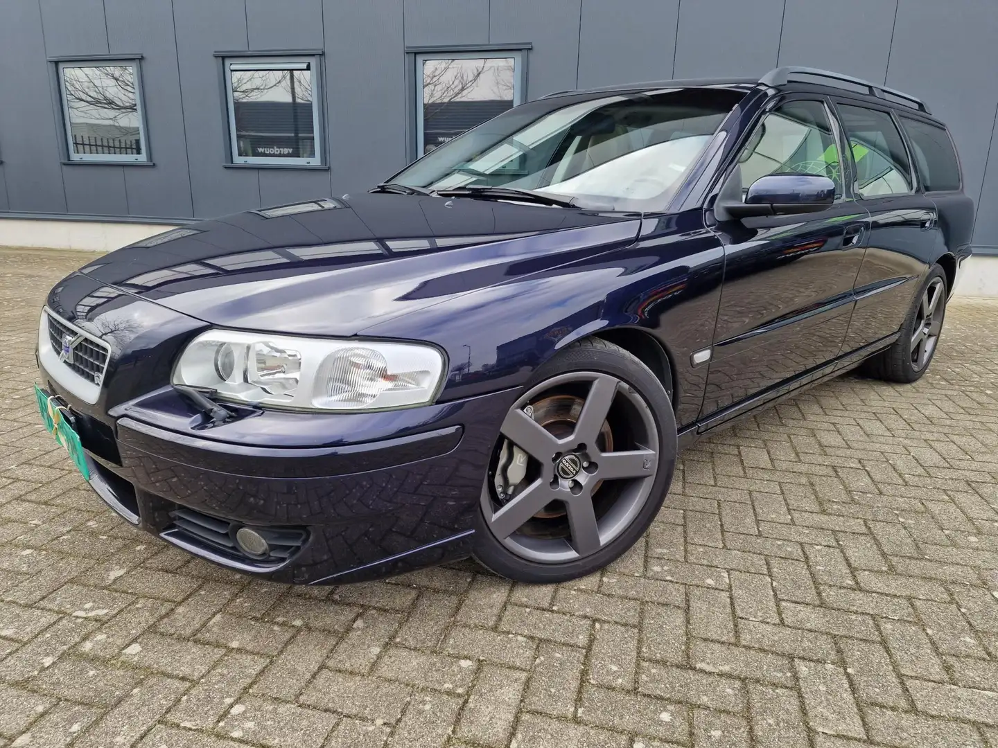 Volvo V70 2.5 R, netto € 14.500, full option, bijtel vriende Blauw - 2