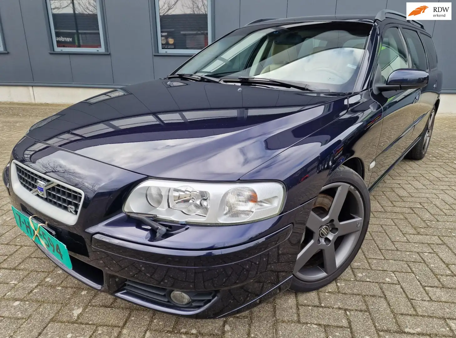 Volvo V70 2.5 R, netto € 14.500, full option, bijtel vriende Blauw - 1