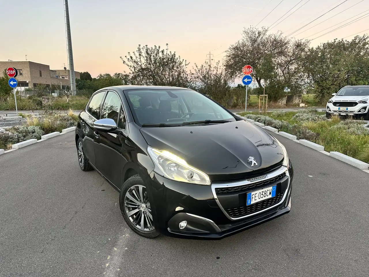 Peugeot 208 208 5p 1.2 puretech Access 82cv — photo 1 of 8