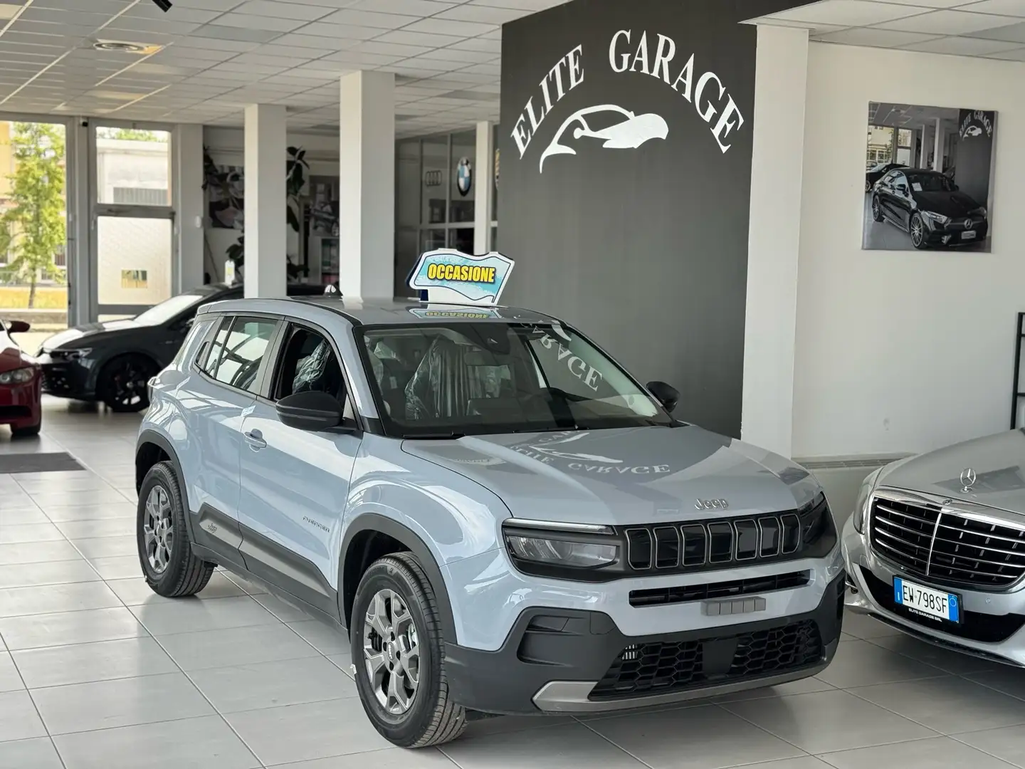Jeep Avenger 1.2 turbo Longitude fwd 100cv Grijs - 1