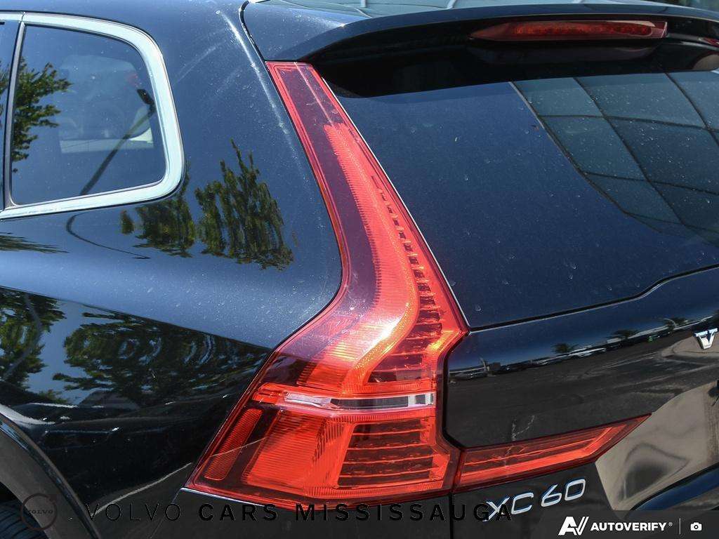2021 Volvo XC60 Inscription Plug-In Hybrid thumb 12