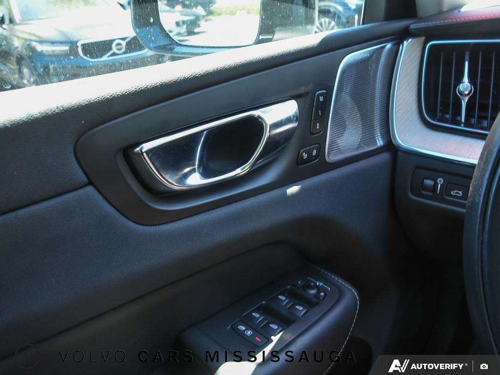 2021 Volvo XC60 Inscription Plug-In Hybrid thumb 17