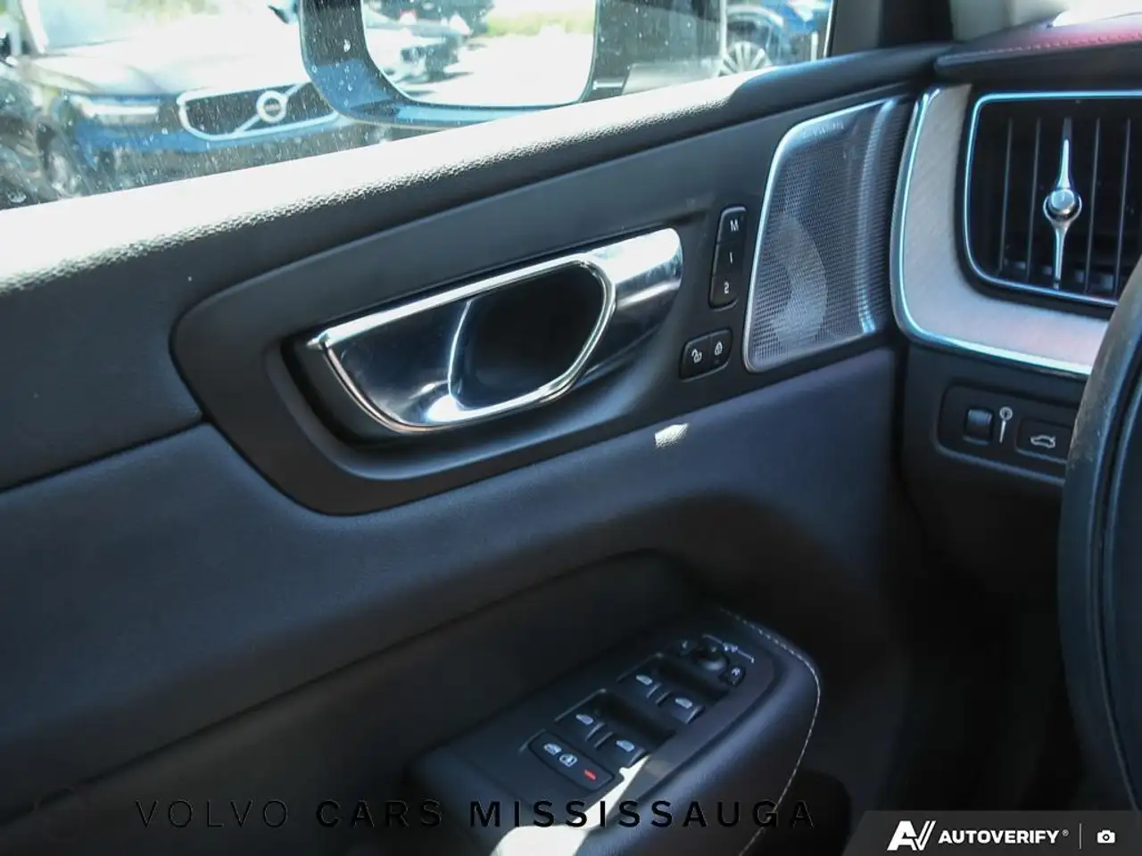 Volvo XC60 снимка Volvo XC60
